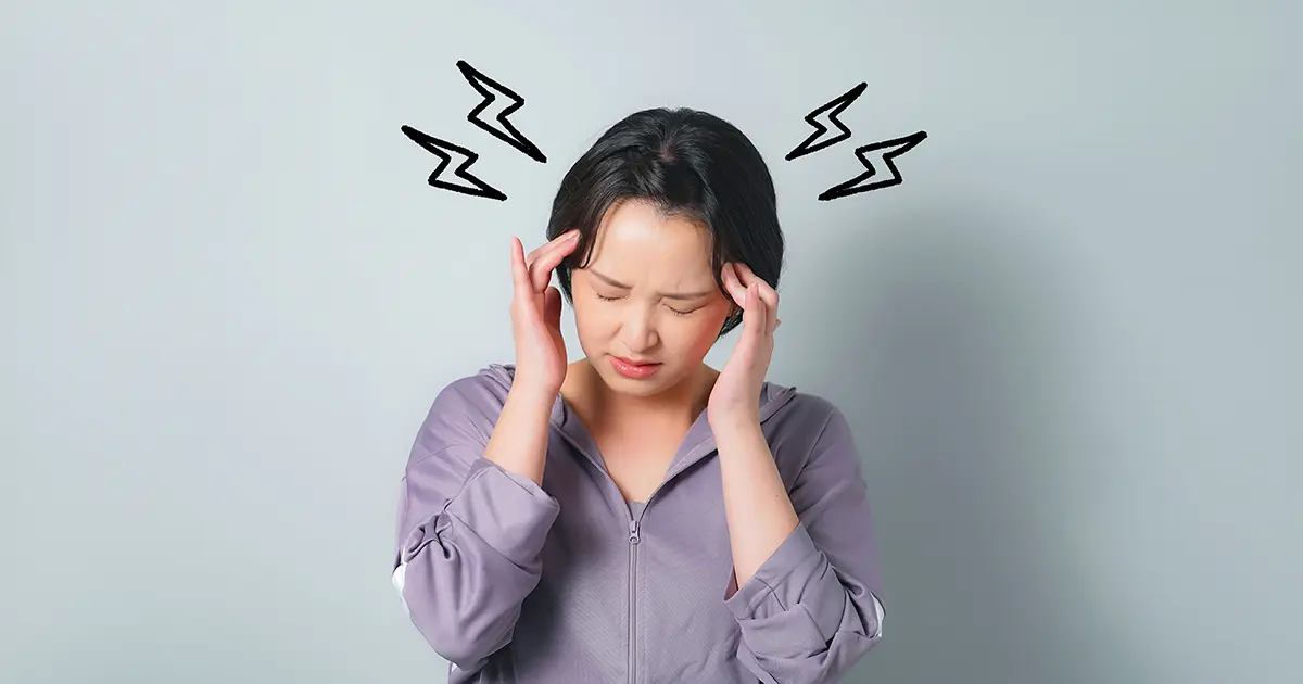 Nelle donne, una cattiva igiene orale aumenta l'emicrania e i dolori muscolari