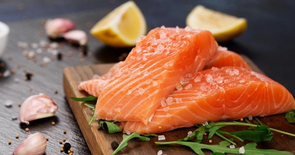 Il salmone selvaggio dell'Alaska è un concentrato di nutrimento