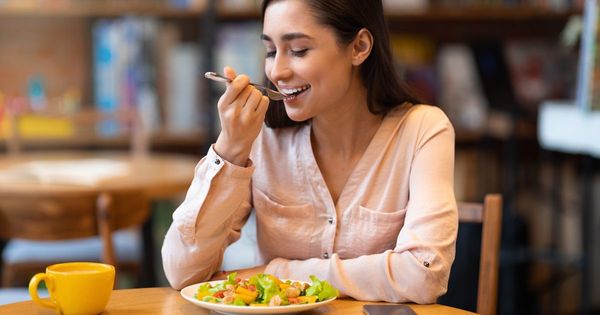 Ciò che mangi per primo durante i pasti può ridurre il glucosio del 40%