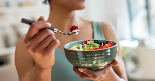 Come suggerisce un nuovo studio, biettivi dietetici più piccoli motivano cambiamenti più grandi